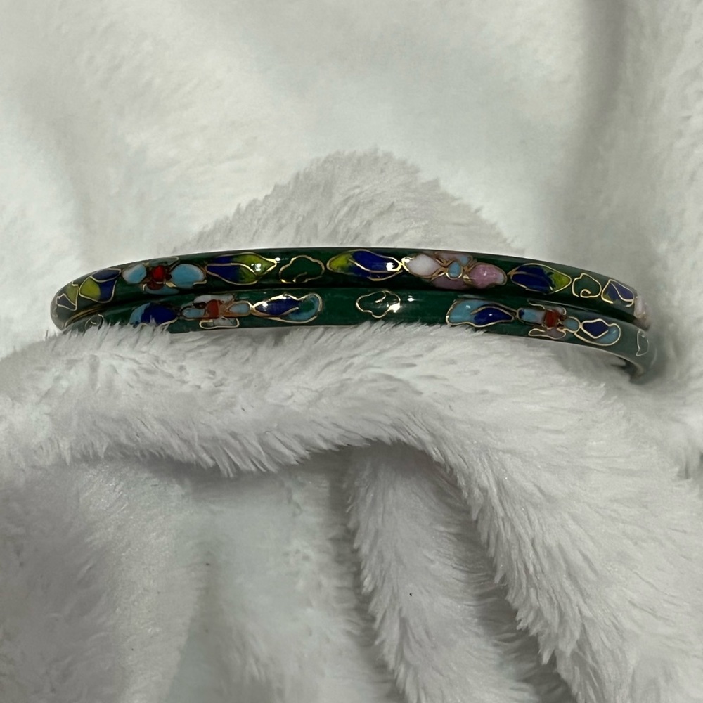 Green cloisonne bangle bracelet set of 2. Size 2.5 diameter, 7.8”